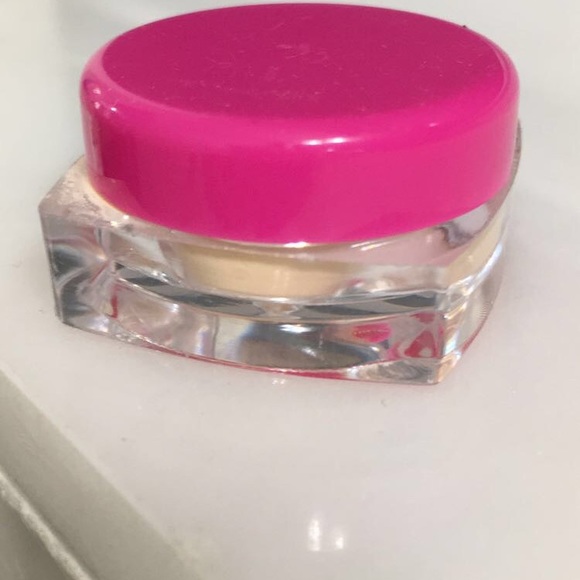 *SAMPLE* Ben Nye Luxury Banana Powder - Picture 3 of 4